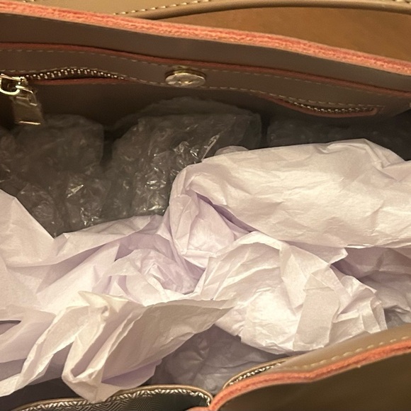 NWOT Baginning Leather Shoulder Bag Taupe - Picture 4 of 7